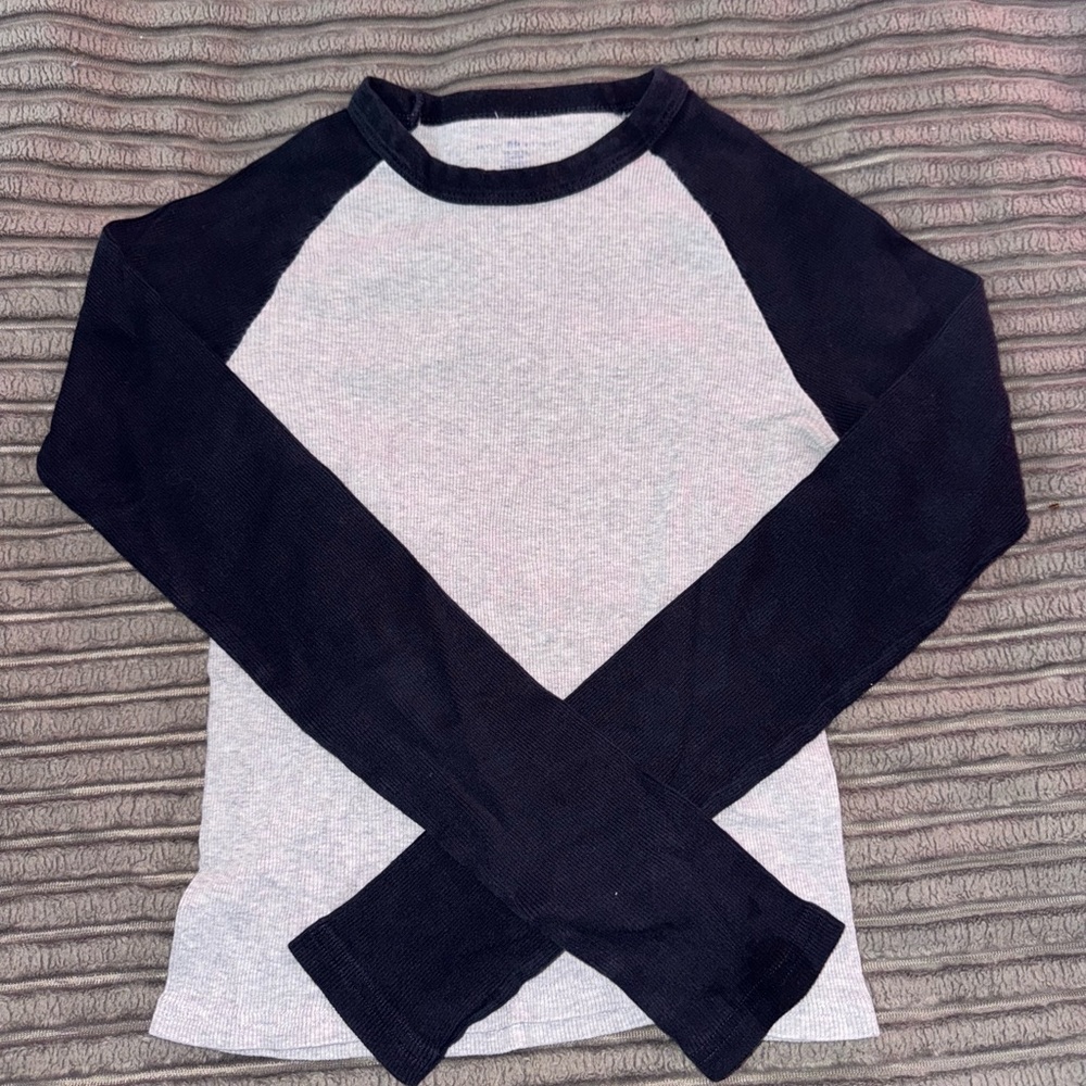 Brandy Melville Black and Gray Long Sleeve Raglan Shirt